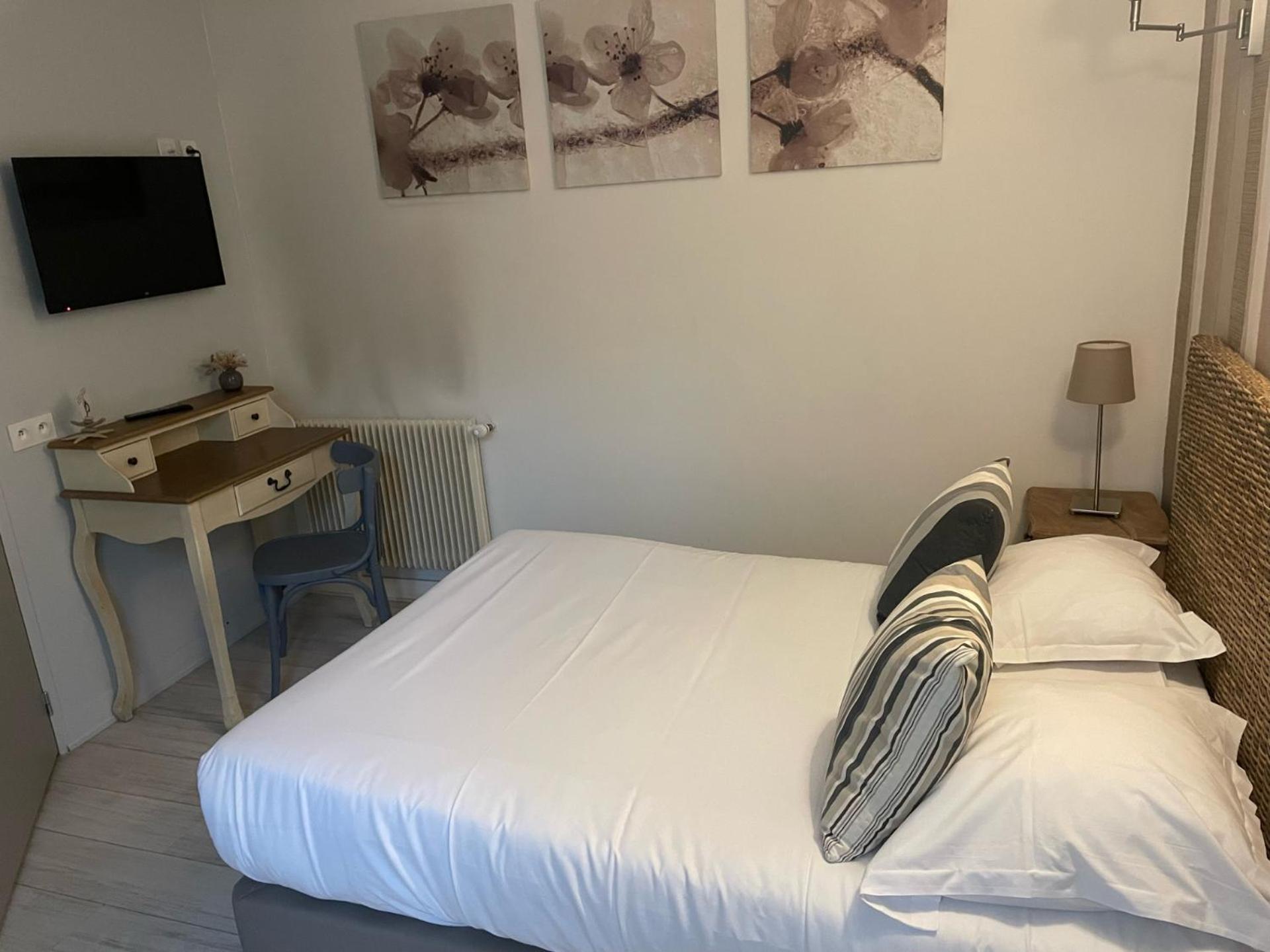 Hotel Des Falaises Villers-sur-Mer Room photo